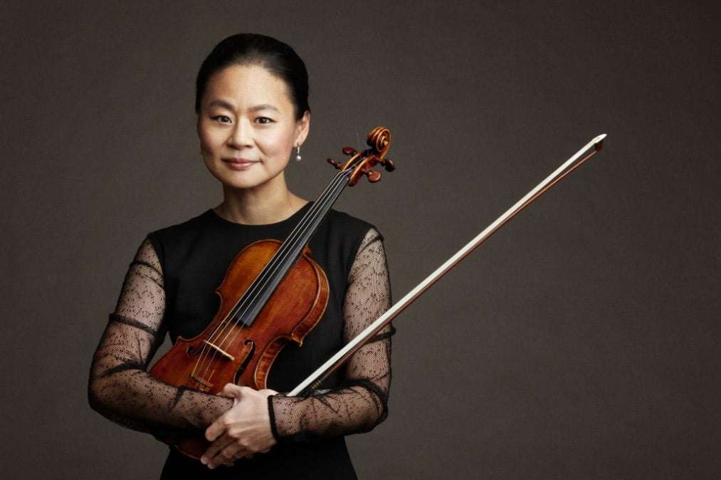 美岛莉与卢塞恩节日弦乐团在藏红花音乐厅演奏贝多芬作品
